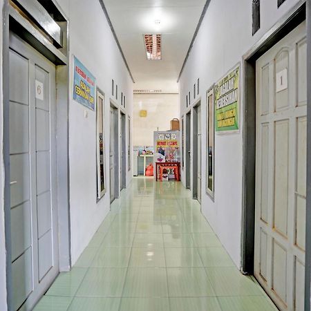 Oyo Life 92937 Kost Putri Sarkara Syariah Hotel Banyuwangi  Luaran gambar
