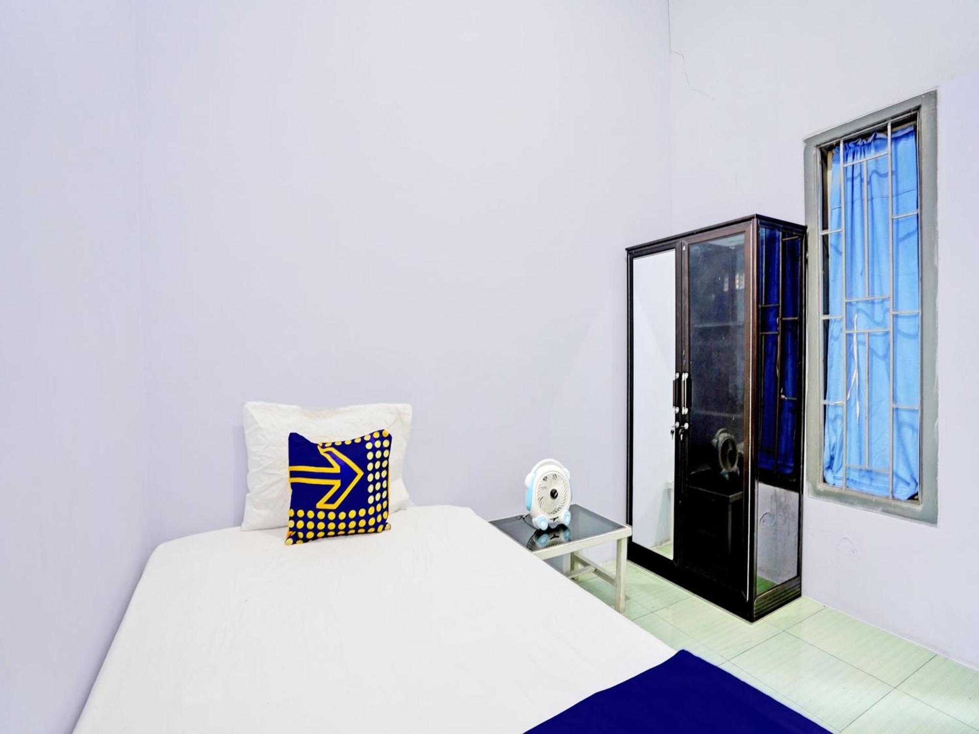 Oyo Life 92937 Kost Putri Sarkara Syariah Hotel Banyuwangi  Luaran gambar