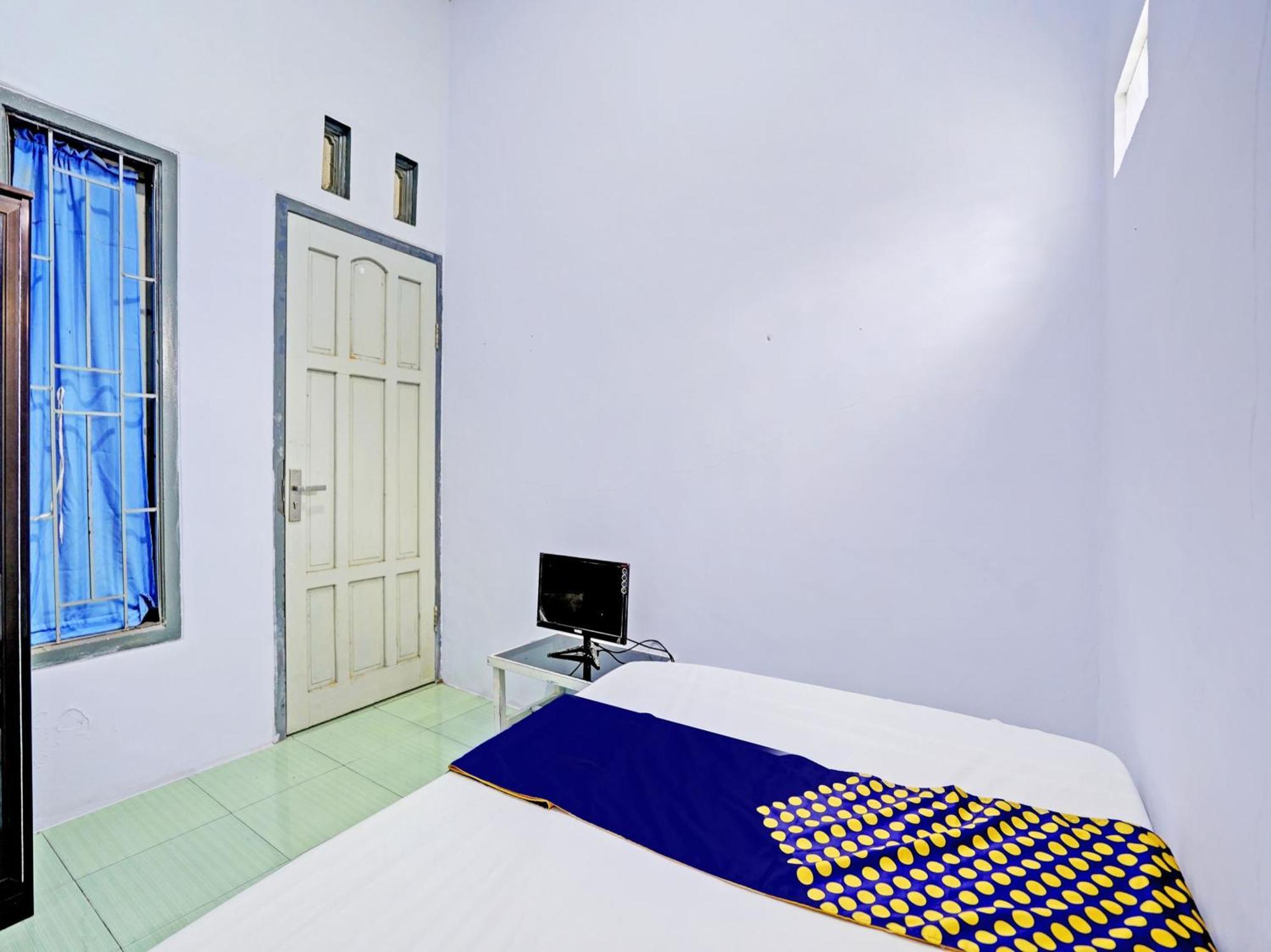 Oyo Life 92937 Kost Putri Sarkara Syariah Hotel Banyuwangi  Luaran gambar