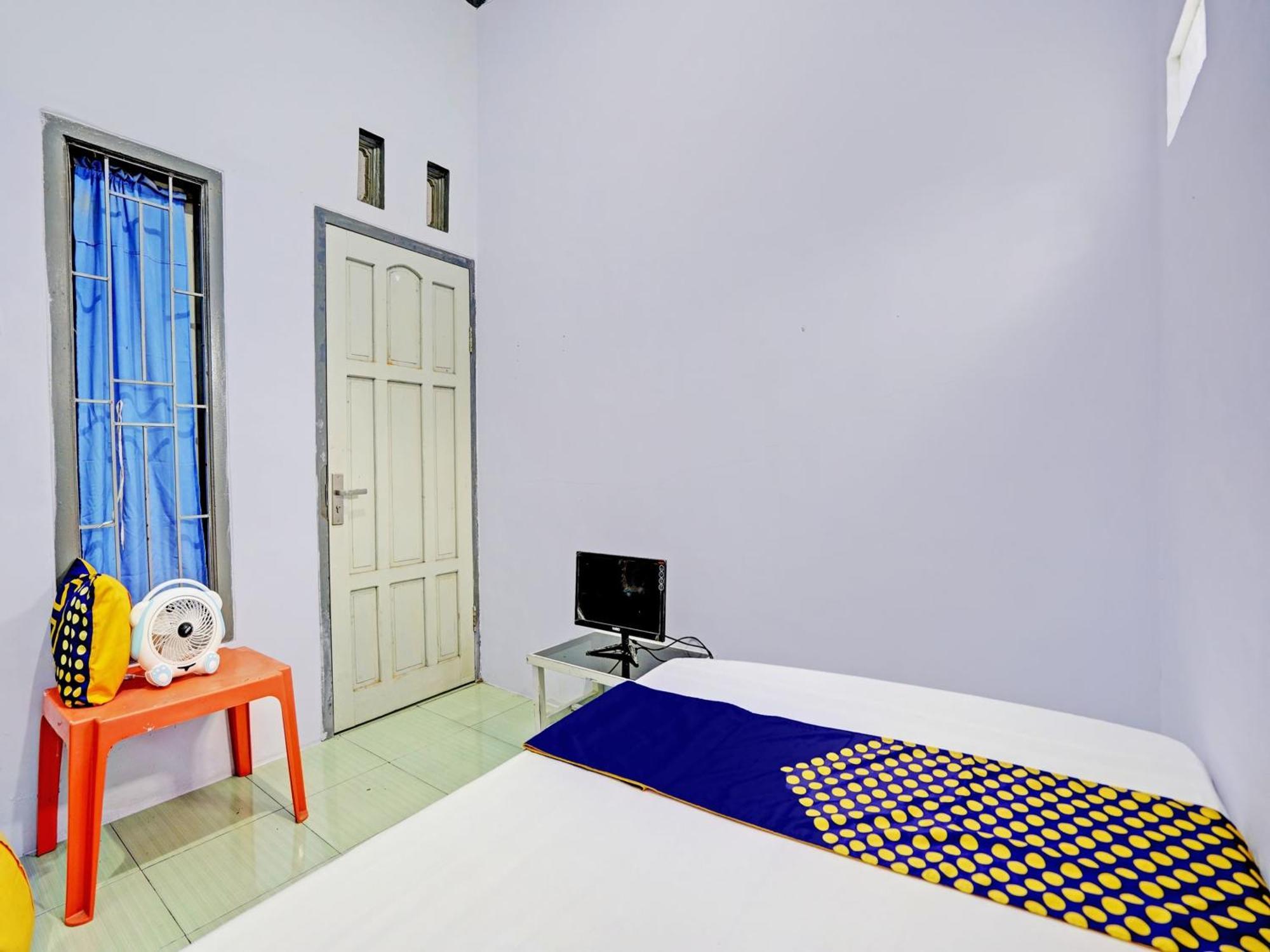 Oyo Life 92937 Kost Putri Sarkara Syariah Hotel Banyuwangi  Luaran gambar