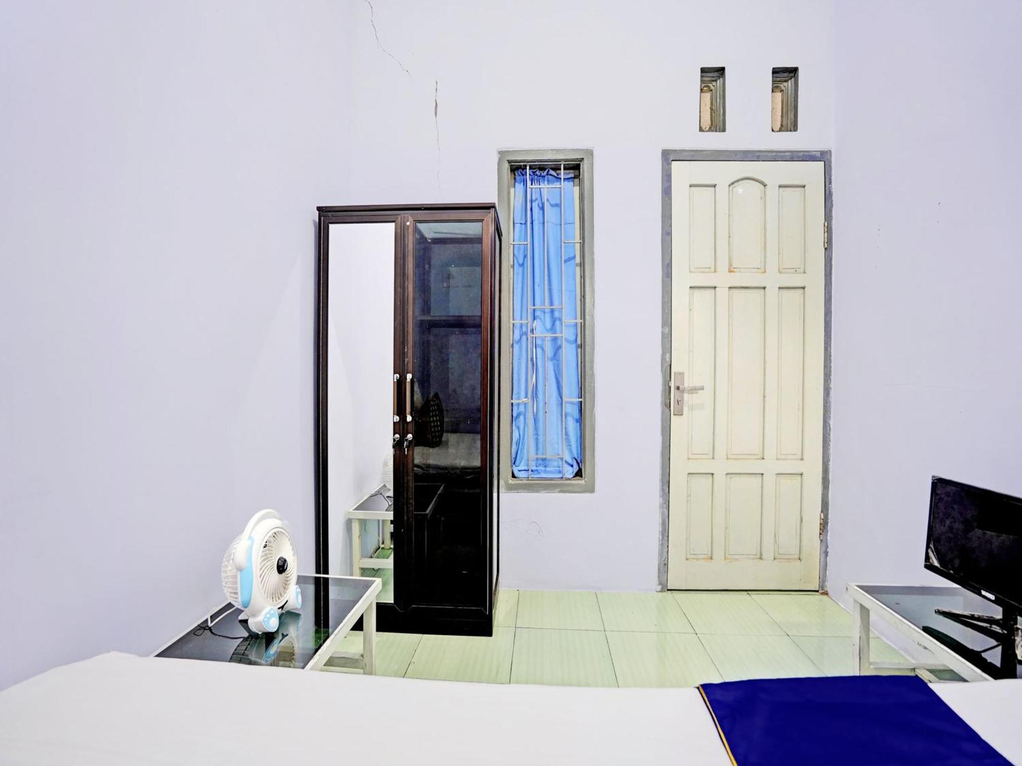 Oyo Life 92937 Kost Putri Sarkara Syariah Hotel Banyuwangi  Luaran gambar
