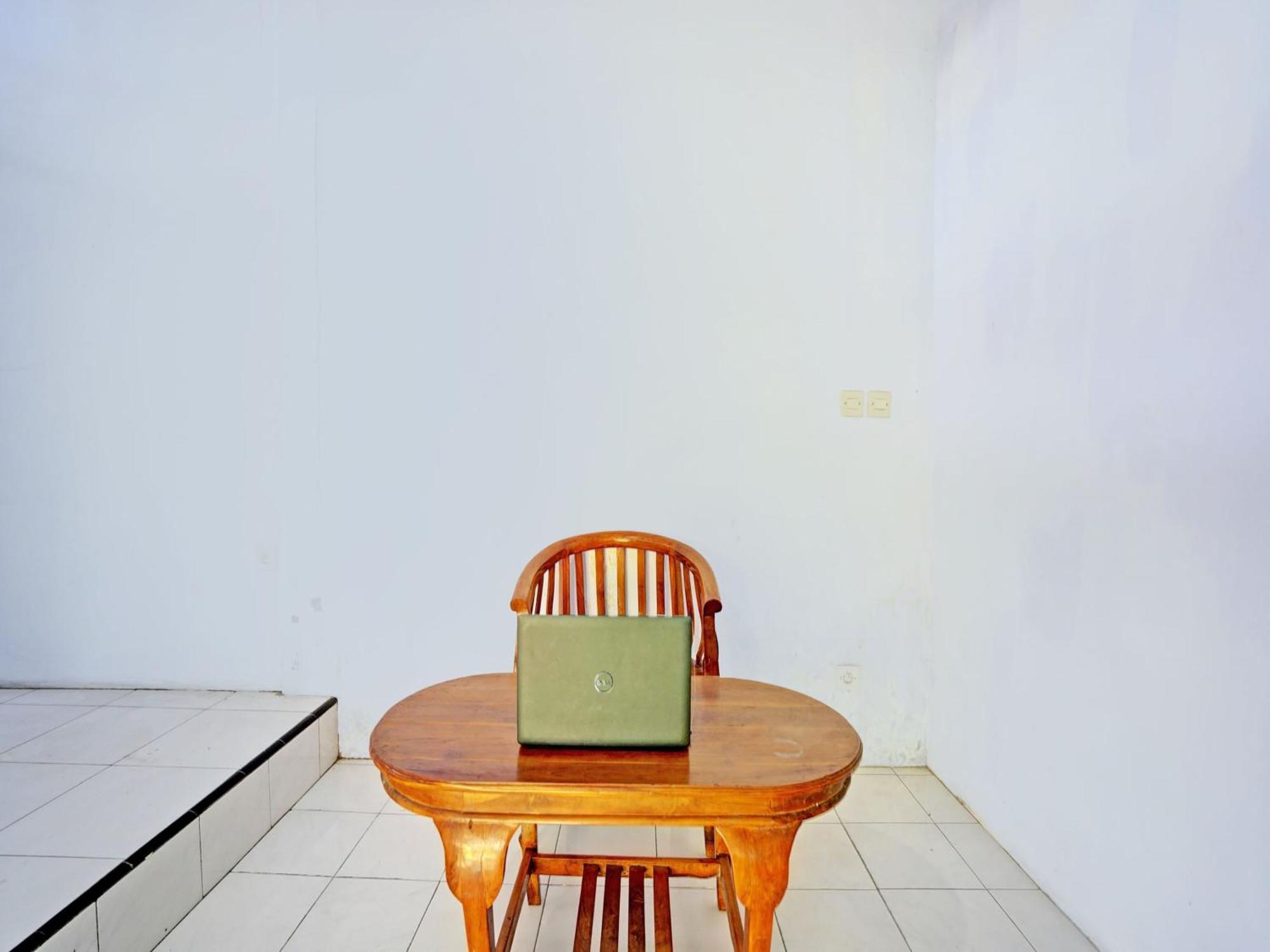 Oyo Life 92937 Kost Putri Sarkara Syariah Hotel Banyuwangi  Luaran gambar
