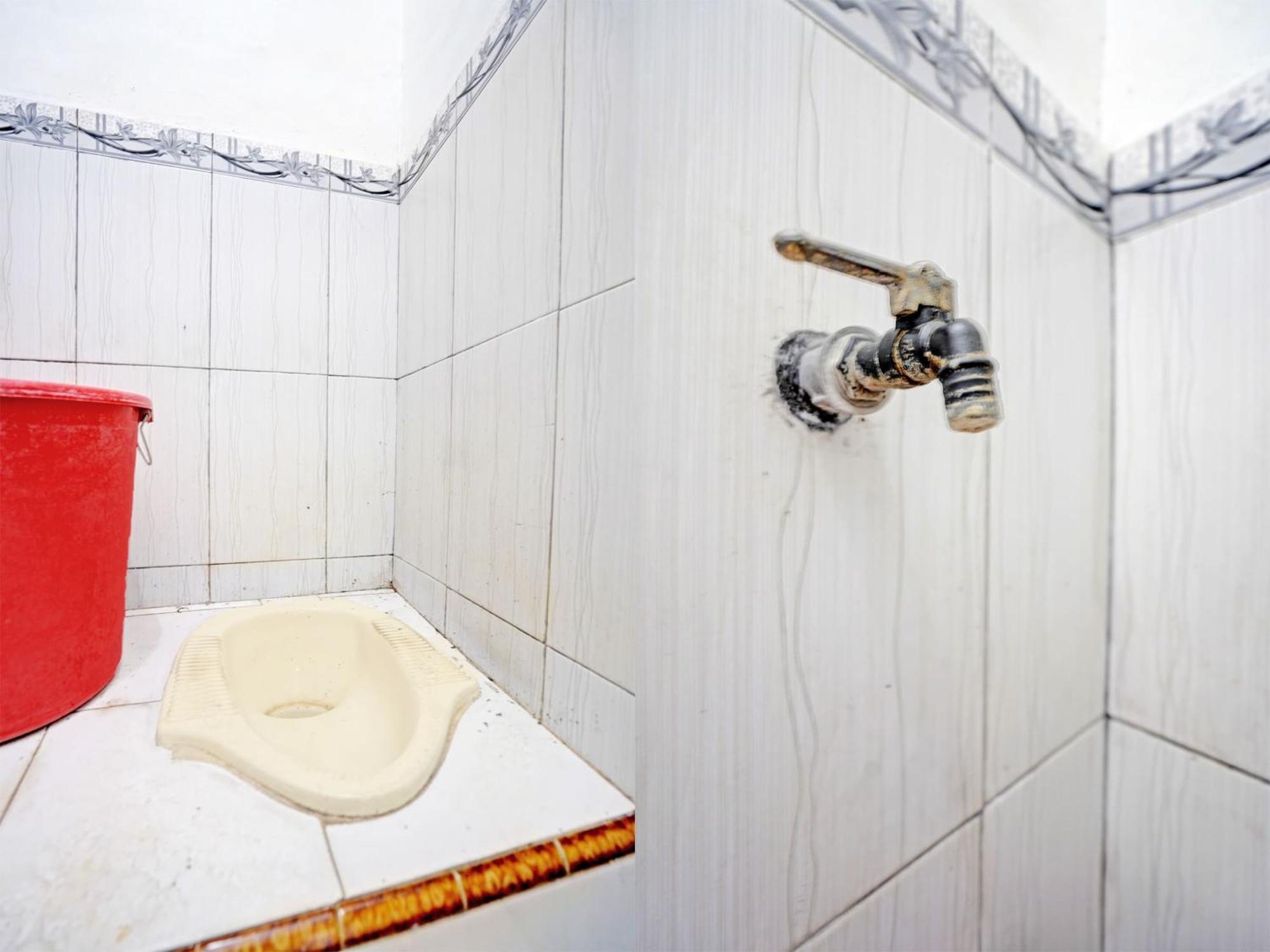 Oyo Life 92937 Kost Putri Sarkara Syariah Hotel Banyuwangi  Luaran gambar