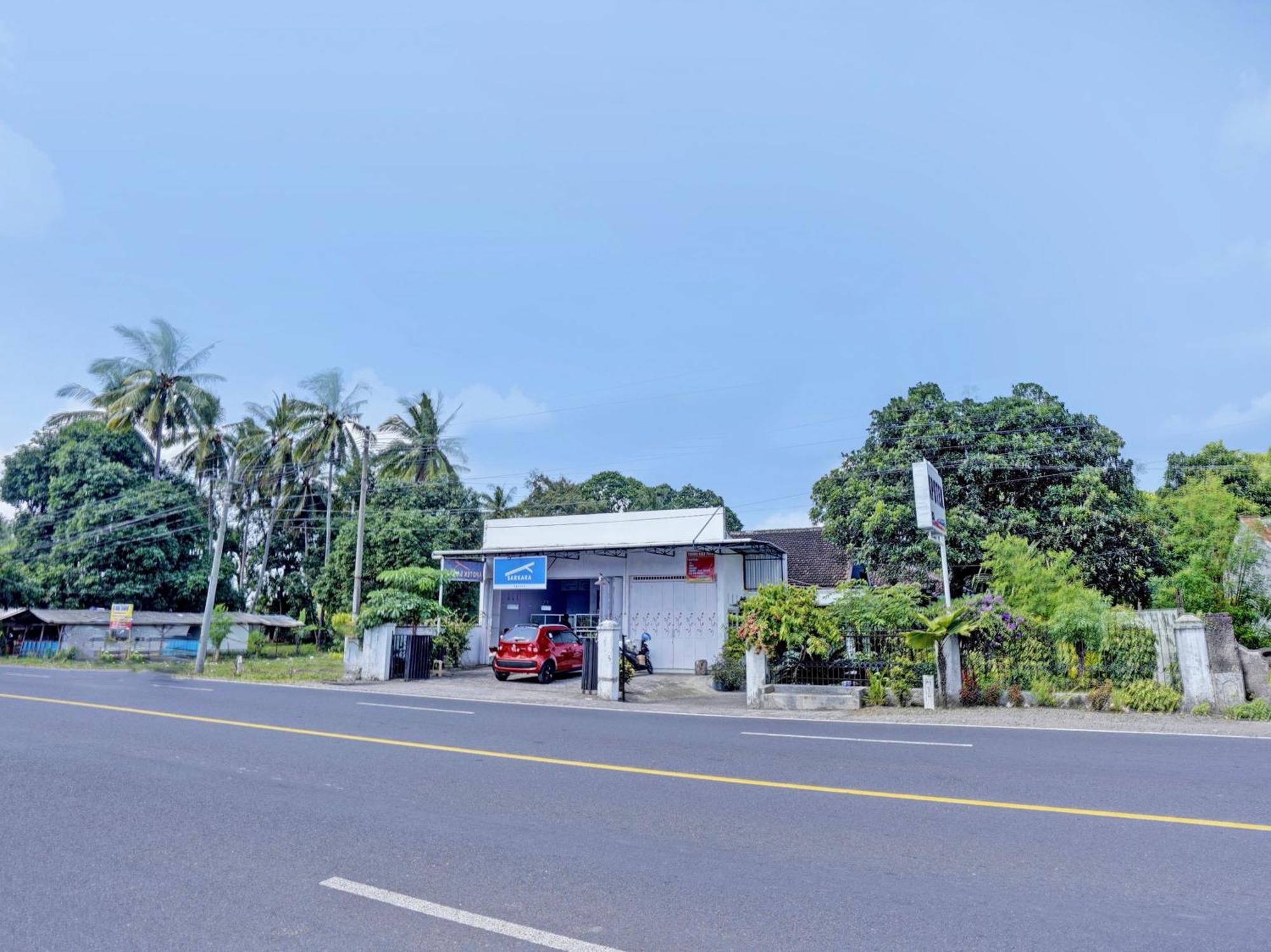 Oyo Life 92937 Kost Putri Sarkara Syariah Hotel Banyuwangi  Luaran gambar